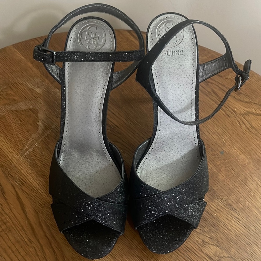 Brand New Glittery Women's Guess Strappy Heels Size 9 1/2 - Picture 1 of 5